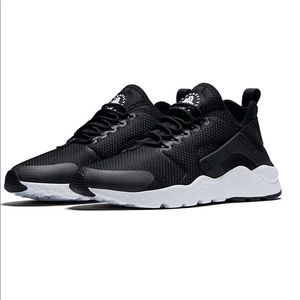 Nike Women Air Huarache Black/White